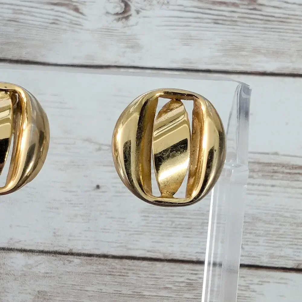 Vintage Screw Back Earrings - Gold Tone Stylish 0.75